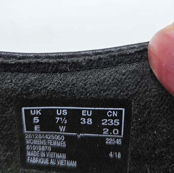 Clarks Booties size 7 1/2 W - Picture 8 of 15